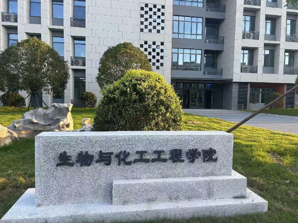 万州区扬州职业大学体育场高杆灯项目